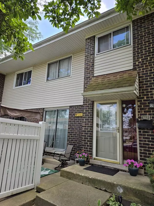 917 White Oak LN, University Park, IL 60484