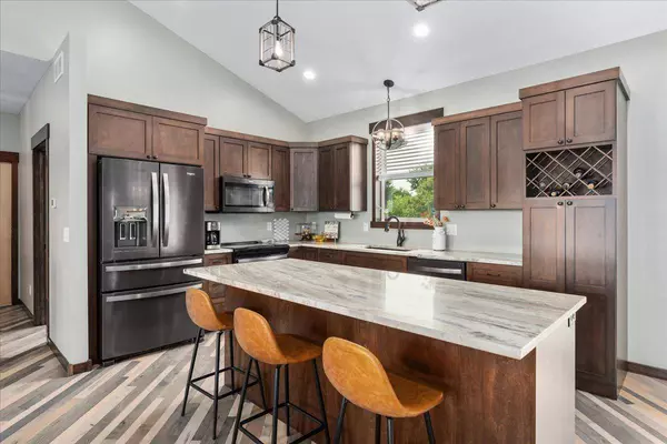 876 Clints TRL, Hudson, WI 54016