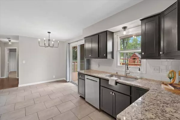 8028 W High St, Franklin, WI 53132-9779