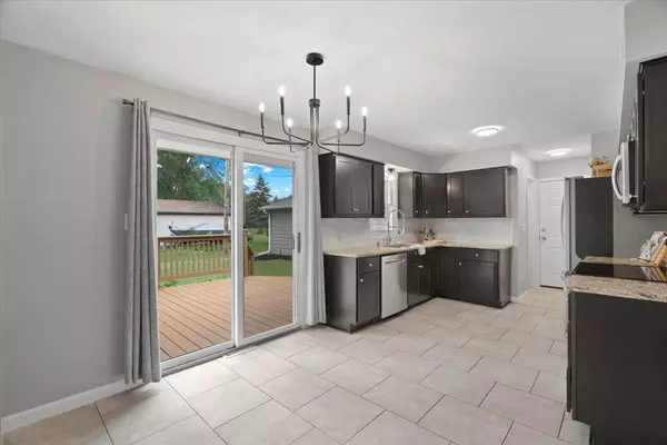 8028 W High St, Franklin, WI 53132-9779