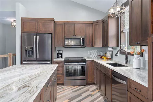 876 Clints TRL, Hudson, WI 54016