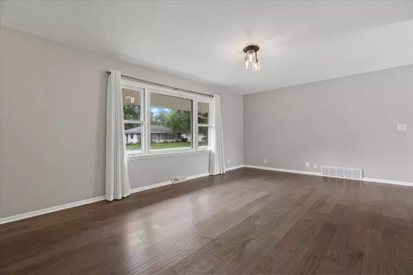 8028 W High St, Franklin, WI 53132-9779