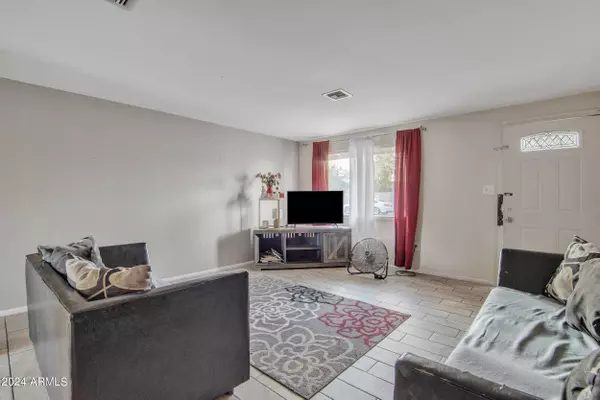 7231 W HEATHERBRAE Drive, Phoenix, AZ 85033