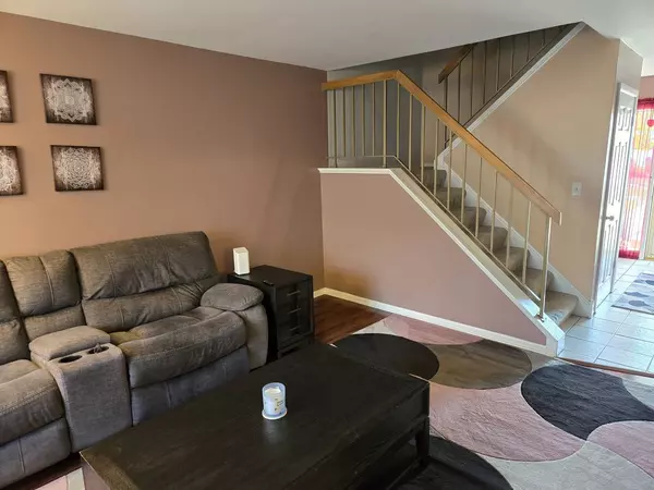 917 White Oak LN, University Park, IL 60484