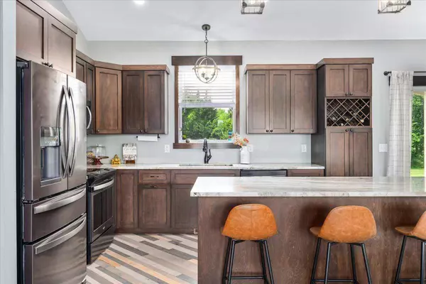 876 Clints TRL, Hudson, WI 54016