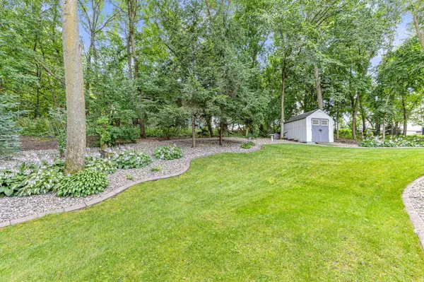 9129 Glacier RD, Saint Bonifacius, MN 55375