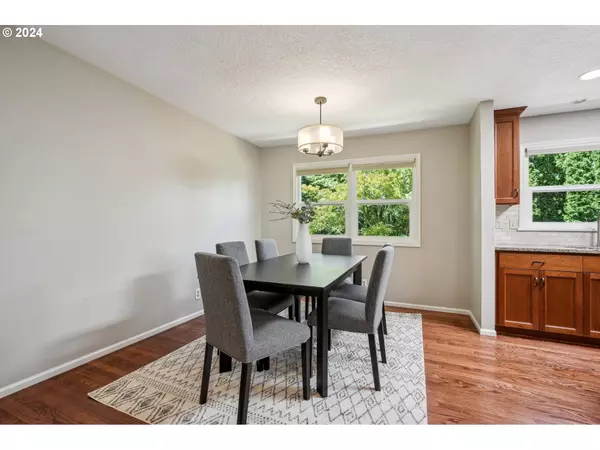 6395 SW CHESTNUT LN, Beaverton, OR 97005