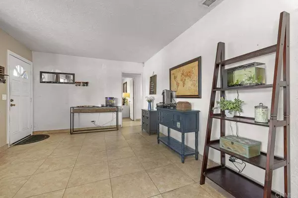 10217 Ashwood St, Lakeside, CA 92040