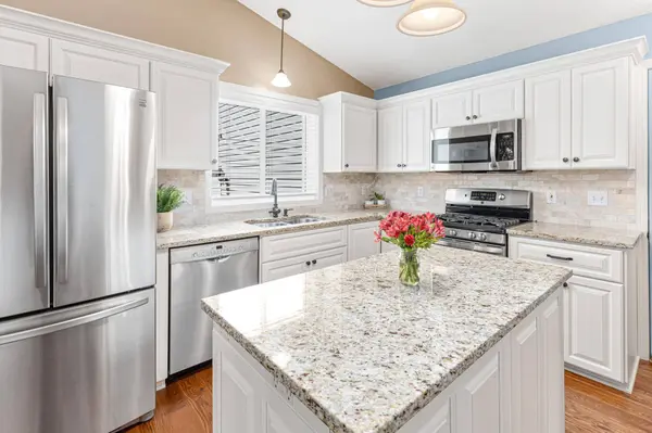 9129 Glacier RD, Saint Bonifacius, MN 55375