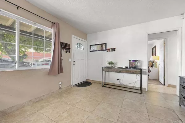 10217 Ashwood St, Lakeside, CA 92040