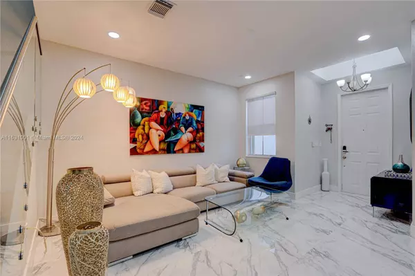 11474 NW 77th St, Doral, FL 33178