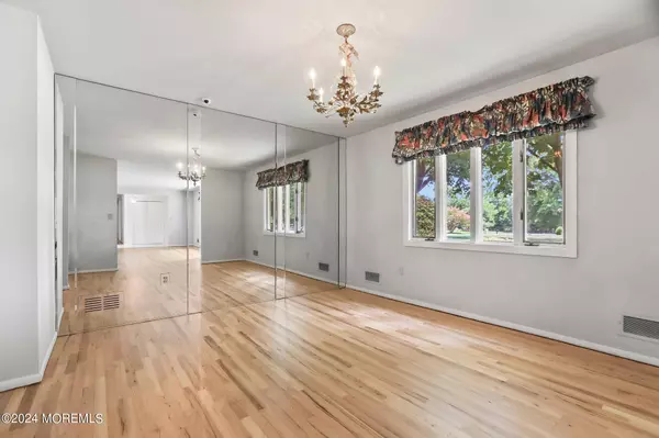 9 Abis Place, West Long Branch, NJ 07764