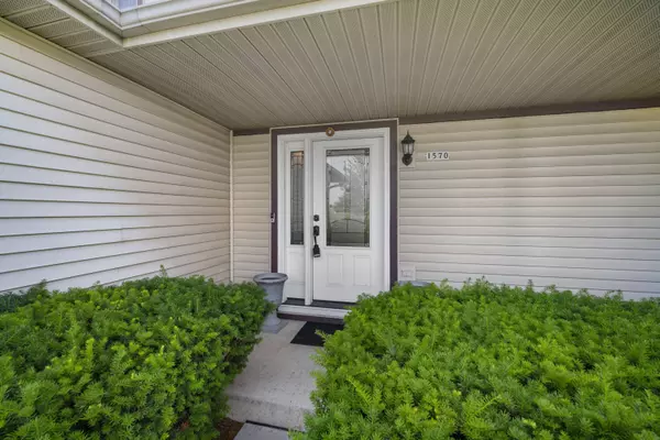 1570 Iroquois Ave, Grafton, WI 53024