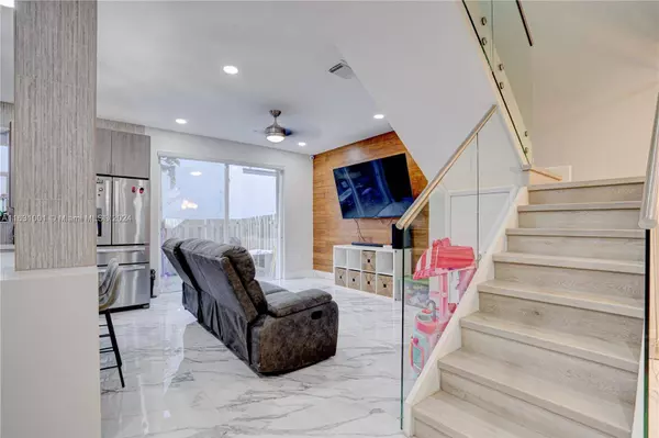 11474 NW 77th St, Doral, FL 33178