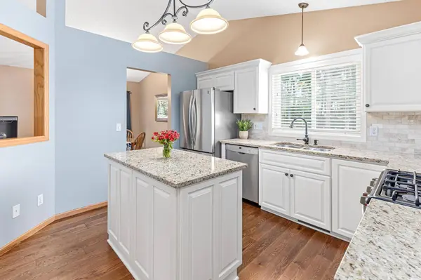 9129 Glacier RD, Saint Bonifacius, MN 55375