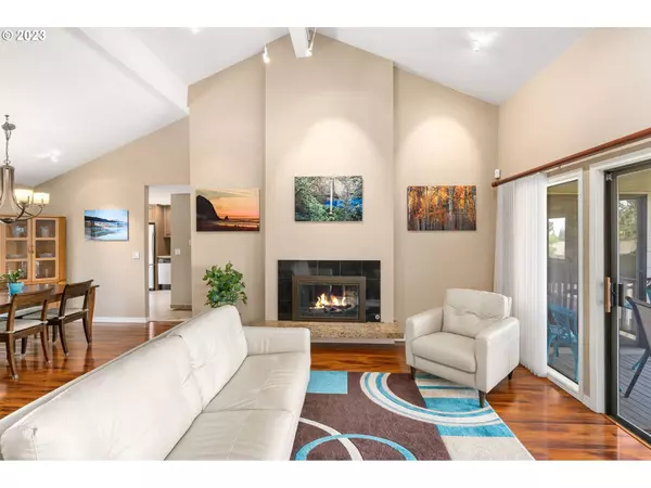 6296 BELMONT WAY, West Linn, OR 97068