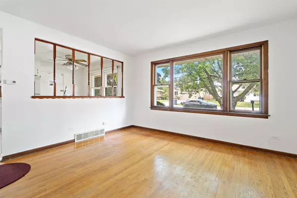 9719 S 81st Avenue, Palos Hills, IL 60465