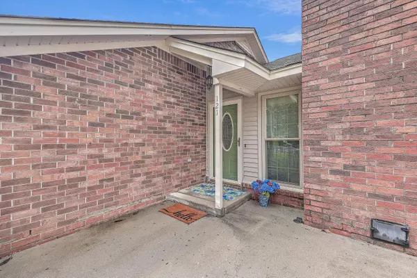 121 Brown Ct, Summerville, SC 29486