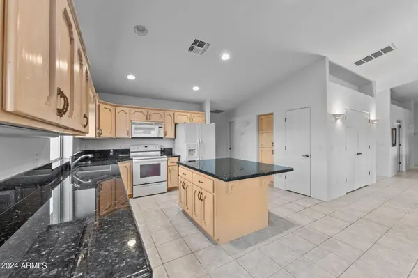 2125 W HIGHRIDGE Road, Wickenburg, AZ 85390