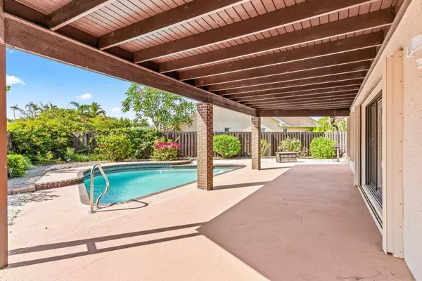 5840 White Cypress DR, Lake Worth, FL 33467