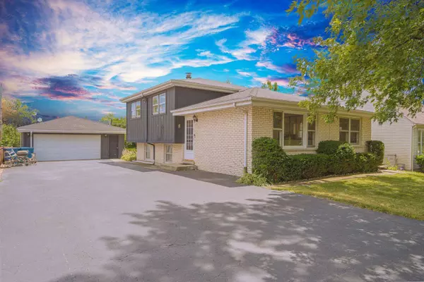 9719 S 81st Avenue, Palos Hills, IL 60465