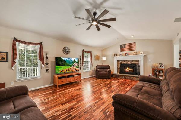 12198 CLIFTON LN, Midland, VA 22728