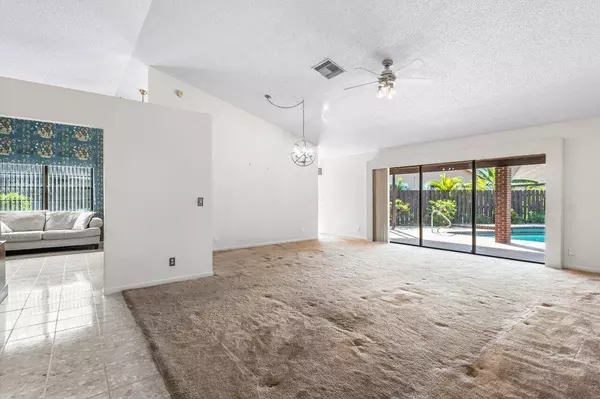 5840 White Cypress DR, Lake Worth, FL 33467