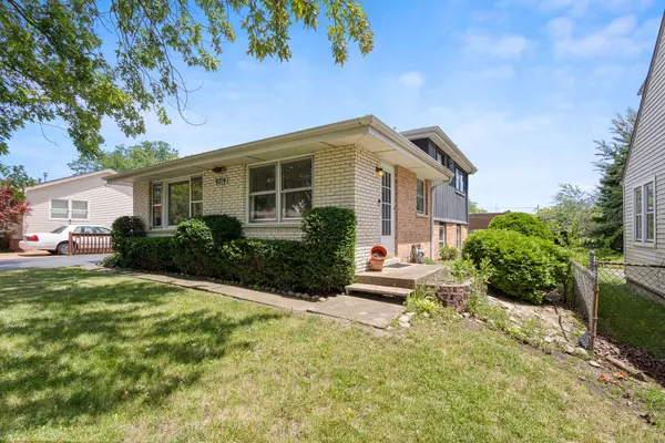 9719 S 81st Avenue, Palos Hills, IL 60465