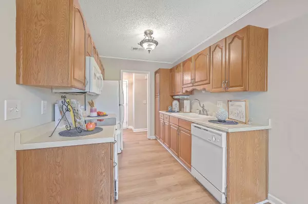 121 Brown Ct, Summerville, SC 29486