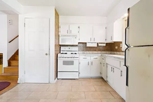 9719 S 81st Avenue, Palos Hills, IL 60465