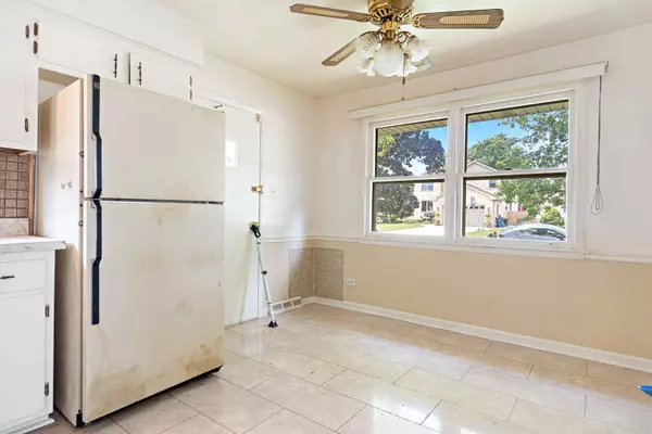 9719 S 81st Avenue, Palos Hills, IL 60465