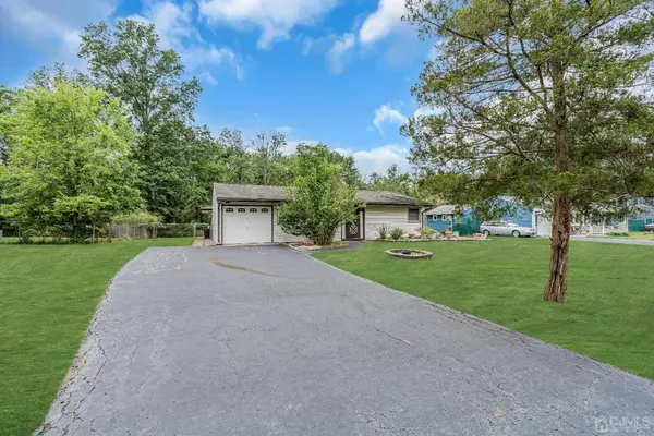 39 Stillwell RD, South Brunswick, NJ 08824