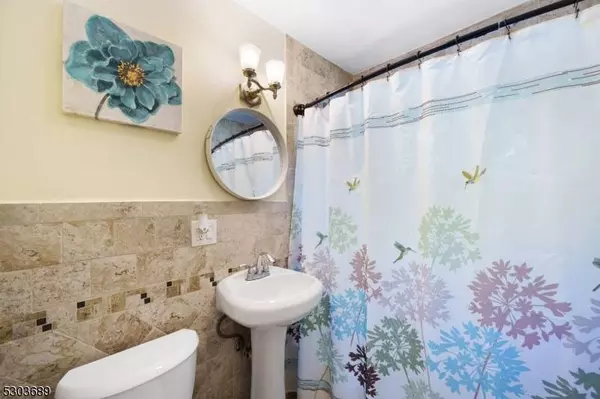 28 Stevens Rd, Clifton City, NJ 07013