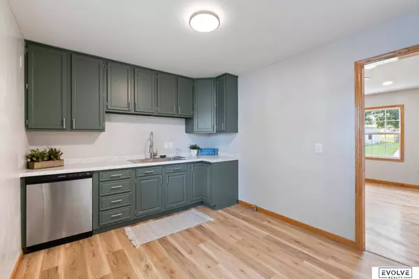 3911 High Meadows Lane, Bellevue, NE 68147