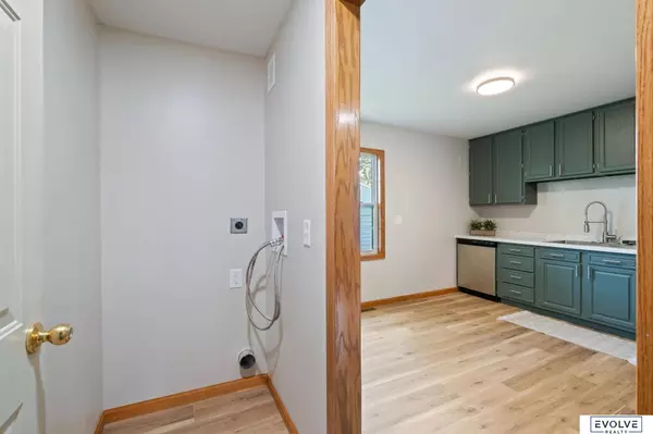 3911 High Meadows Lane, Bellevue, NE 68147