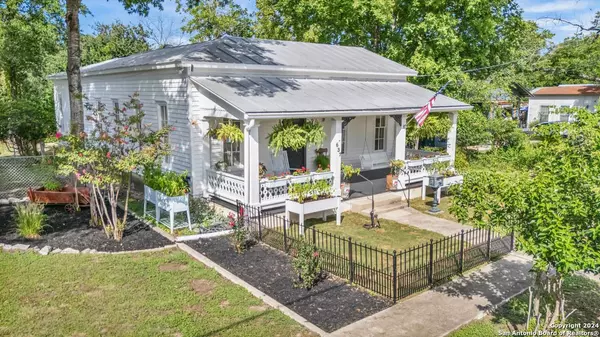 637 COMAL AVE, New Braunfels, TX 78130