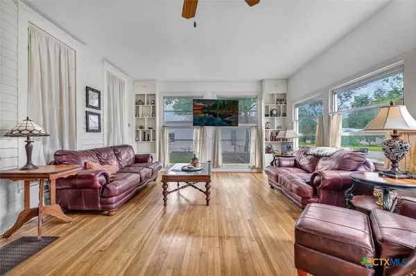 619 Comal AVE, New Braunfels, TX 78130