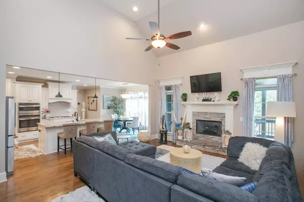 828 Harrisburg Ln, Mount Juliet, TN 37122