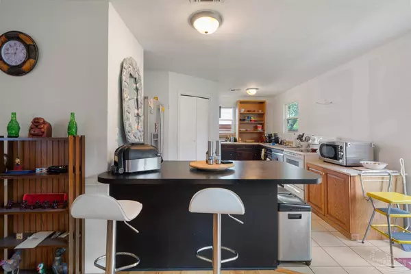 5444 Soundside Dr, Gulf Breeze, FL 32563