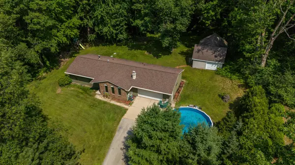 6784 Gregory Ln, Suamico, WI 54171