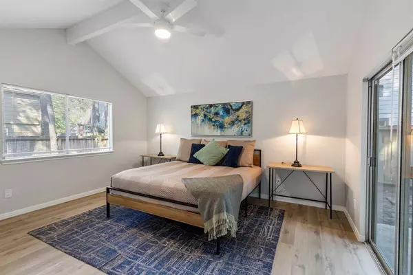 254 S Pathfinders CIR, The Woodlands, TX 77381