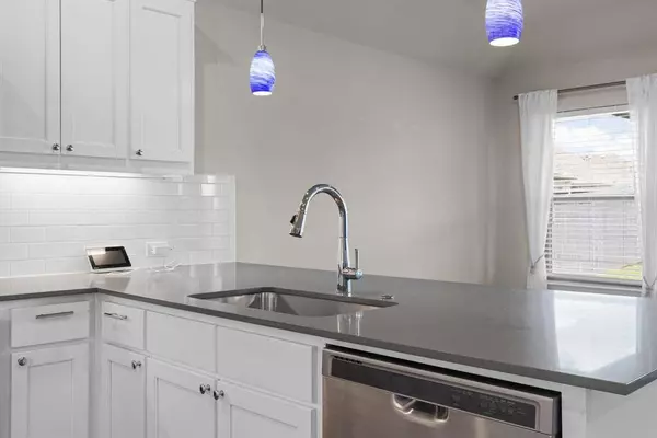 6933 Aster Drive, Venus, TX 76084