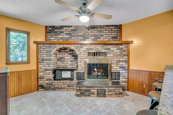 801 Country Club DR, Lisbon, IA 52253