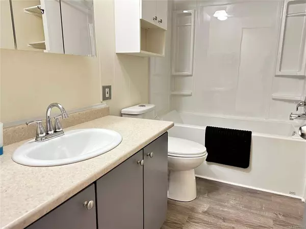 1714 Alberni Hwy #4, Coombs, BC V0R 1M0