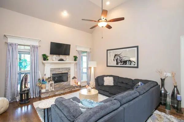 828 Harrisburg Ln, Mount Juliet, TN 37122