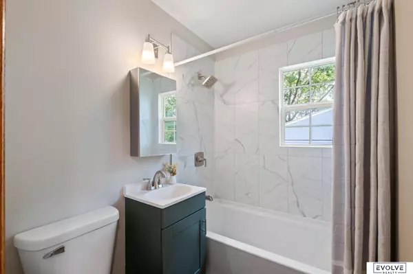 3911 High Meadows Lane, Bellevue, NE 68147