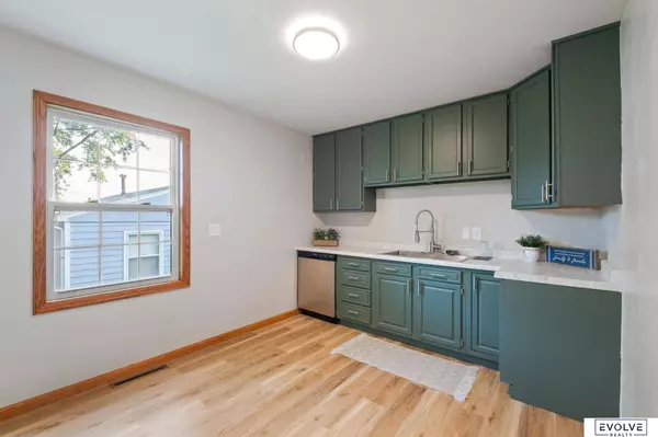 3911 High Meadows Lane, Bellevue, NE 68147