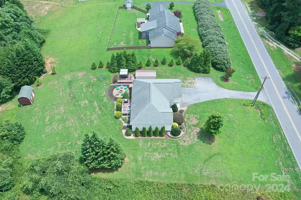2481 Taylorsville RD, Lenoir, NC 28645