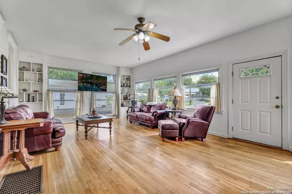 619 Comal Ave, New Braunfels, TX 78130