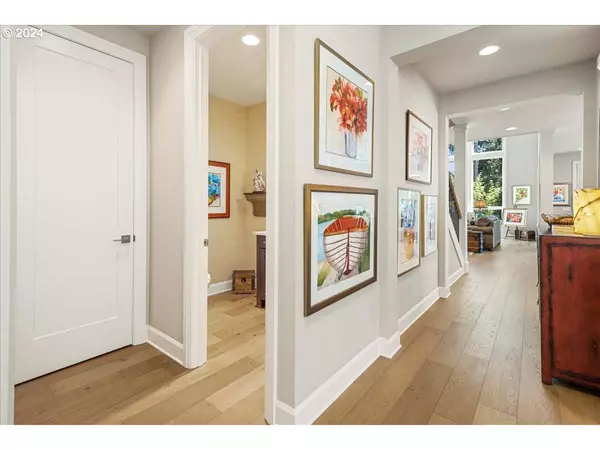 4688 UPPER DR, Lake Oswego, OR 97035